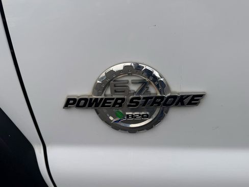 Used 2016 Ford F550 4x4 Regular Cab Super Duty image 12