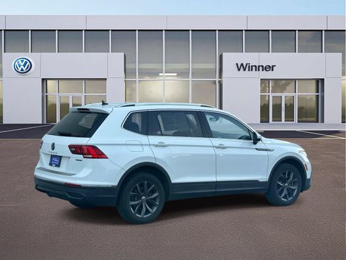 Used 2022 Volkswagen Tiguan SE AWD/4WD image 3
