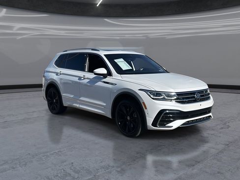 Certified 2023 Volkswagen Tiguan SEL R-Line AWD/4WD image 2