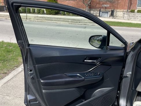 Used 2019 Toyota C-HR LE image 6