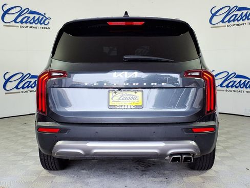 Used 2022 Kia Telluride EX w/ EX Premium Package FWD image 4
