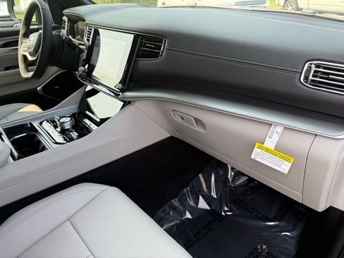 New 2025 Jeep Wagoneer Series III w/ Premium Group I image 13