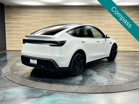 Used 2026 Tesla Model Y Long Range RWD image 15