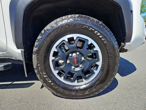 Used 2024 Toyota Tacoma TRD Off-Road w/ TRD Off Road Premium Package AWD/4WD image 9