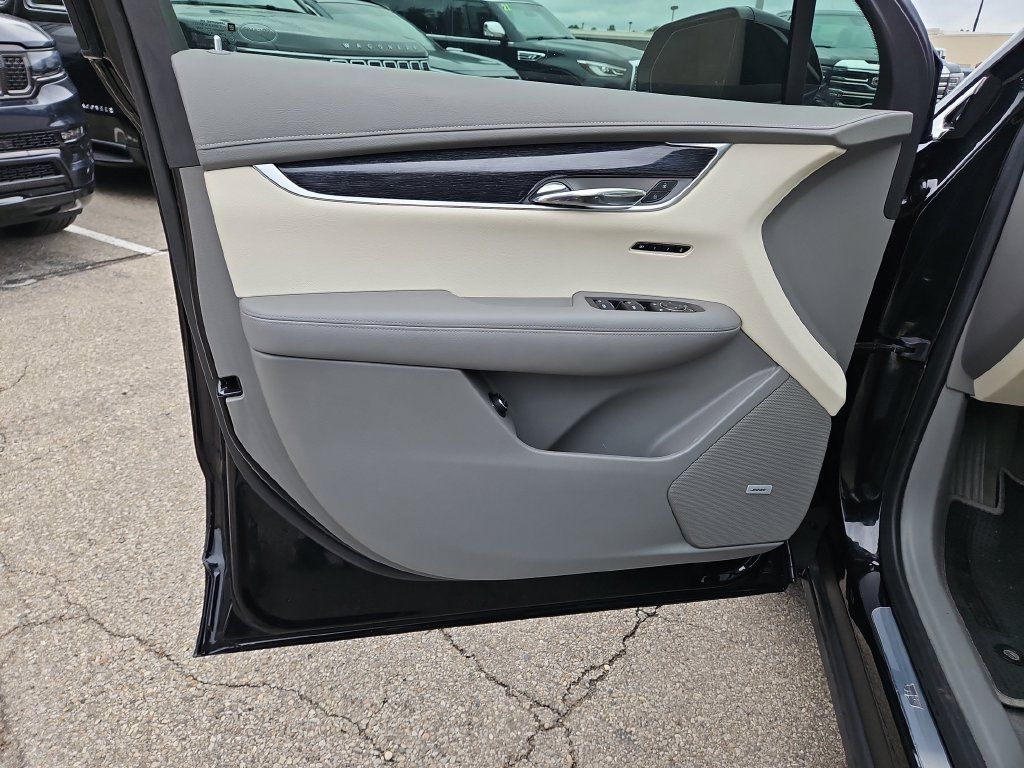 Used 2020 Cadillac XT6 Premium Luxury FWD image 22