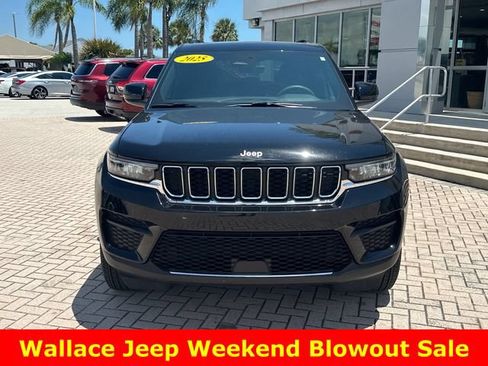 Used 2025 Jeep Grand Cherokee Laredo X RWD image 4