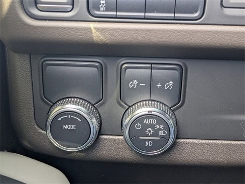 Used 2021 GMC Yukon SLT w/ SLT Premium Package image 24