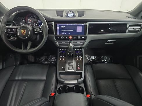 Certified 2025 Porsche Macan AWD/4WD image 13
