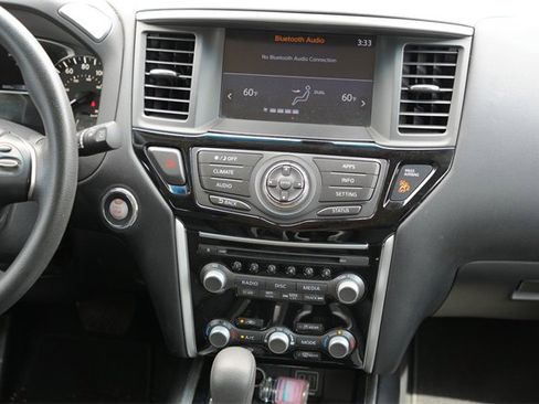 Used 2018 Nissan Pathfinder S image 12