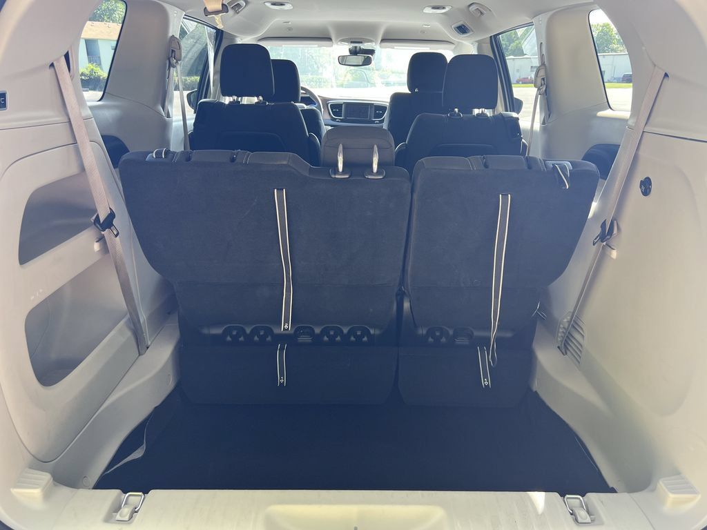 Used 2023 Chrysler Voyager LX FWD image 20
