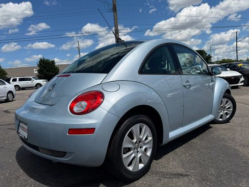Used 2009 Volkswagen Beetle Coupe FWD image 12