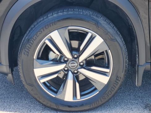 Used 2024 Nissan Rogue SL w/ SL Premium Package FWD image 7