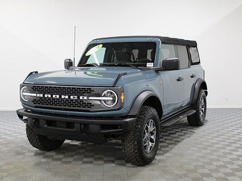 Used 2021 Ford Bronco Badlands image 2