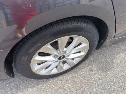 Used 2018 Kia Optima S FWD image 3