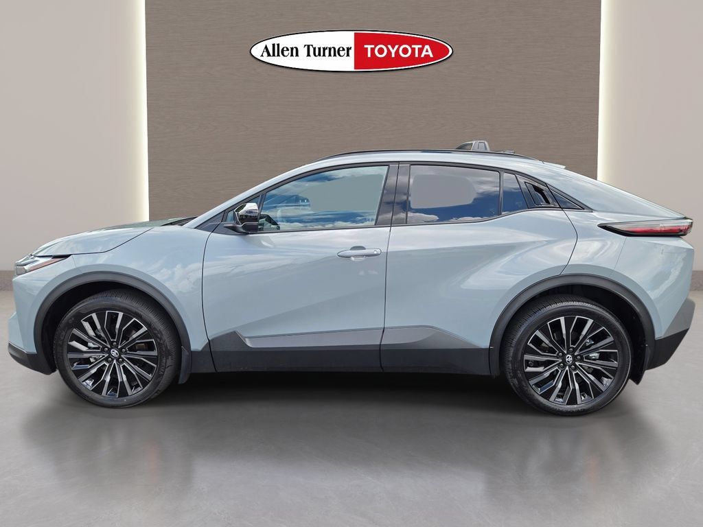 Used 2026 Toyota C-HR AWD/4WD image 9