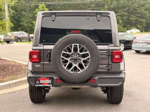 Used 2025 Jeep Wrangler Unlimited Sahara AWD/4WD image 10