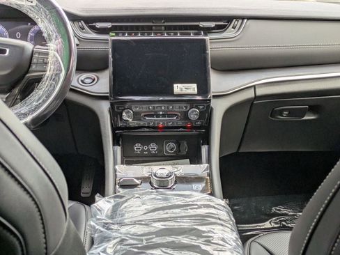 New 2025 Jeep Grand Cherokee L Limited w/ Luxury Tech Group II image 24