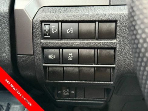 Used 2025 Toyota Tacoma SR AWD/4WD image 29