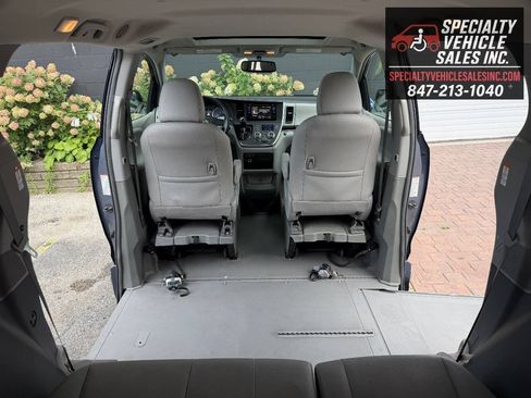 Used 2015 Toyota Sienna XLE FWD image 22