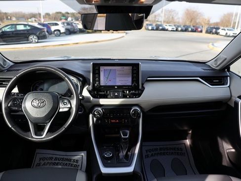 Used 2020 Toyota RAV4 Limited image 14