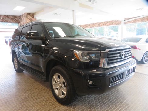 Used 2019 Toyota Sequoia SR5 AWD/4WD image 3