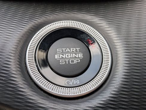 Used 2023 Jeep Grand Cherokee L Laredo image 17