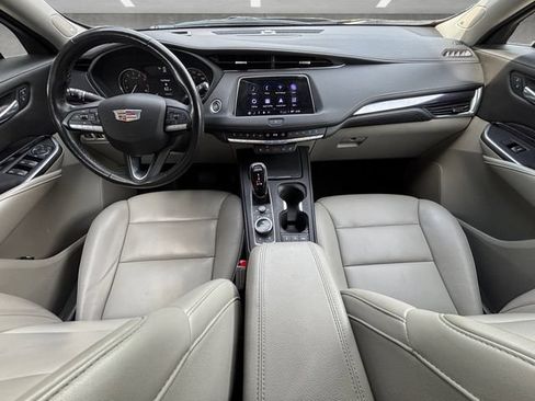 Used 2023 Cadillac XT4 Luxury w/ Cold Weather Package FWD image 25