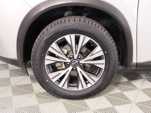 Used 2023 Nissan Rogue SV AWD/4WD image 16