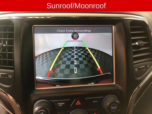 Used 2017 Jeep Grand Cherokee Limited AWD/4WD image 4