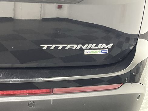 Used 2017 Ford Edge Titanium w/ Equipment Group 301A AWD/4WD image 6