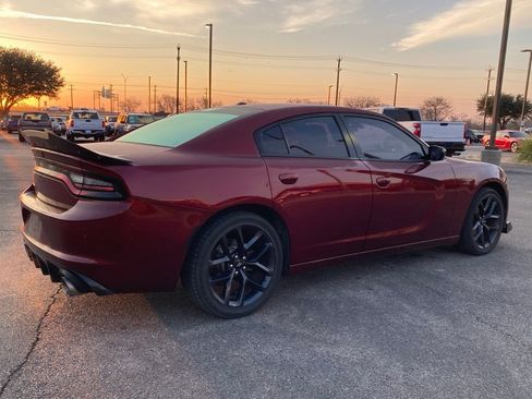 Used 2019 Dodge Charger SXT w/ Plus Group image 4