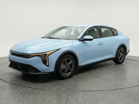 Used 2025 Kia K4 FWD image 3