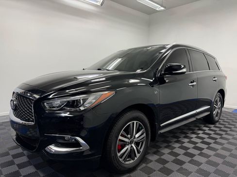 Used 2020 INFINITI QX60 Luxe w/ Essential Package FWD image 3