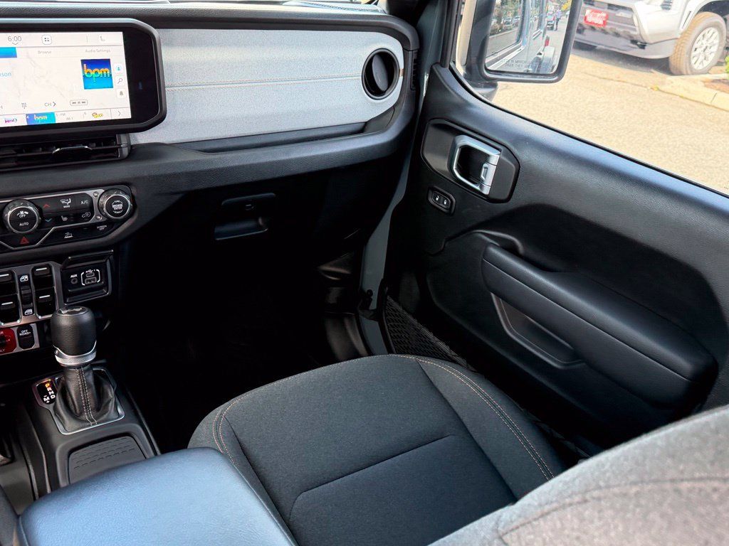 Used 2024 Jeep Wrangler Unlimited Sport AWD/4WD image 21