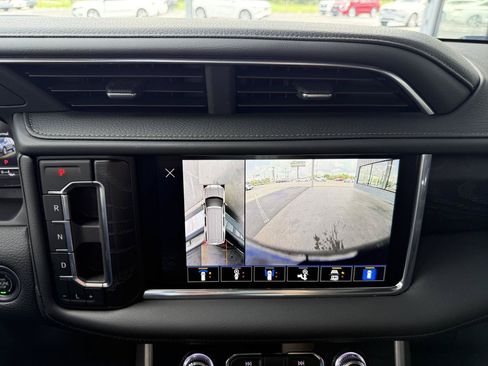 Used 2022 GMC Yukon Denali w/ Advanced Technology Package AWD/4WD image 20