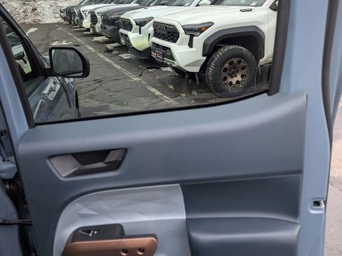 Used 2024 Ford Maverick Lariat image 16