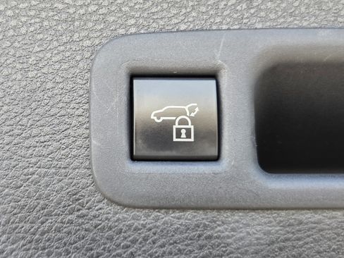 Certified 2025 Toyota Sienna XLE image 31