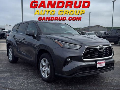 Used 2020 Toyota Highlander LE AWD/4WD image 1