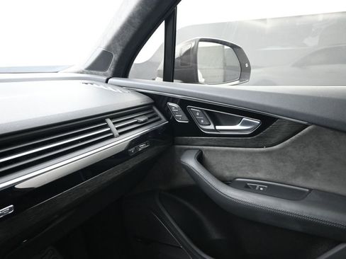 Used 2019 Audi Q7 3.0T Prestige image 16