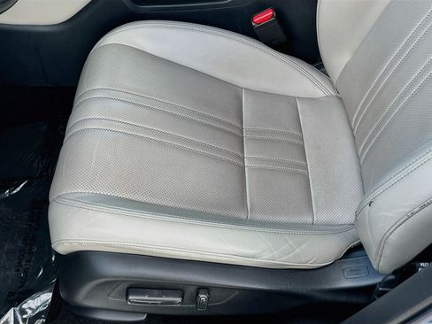 Used 2023 Honda HR-V EX-L image 18