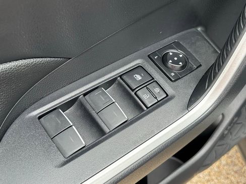 Used 2022 Toyota RAV4 SE image 29