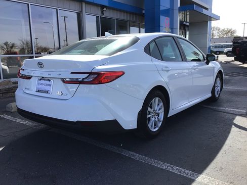 Used 2025 Toyota Camry LE image 5
