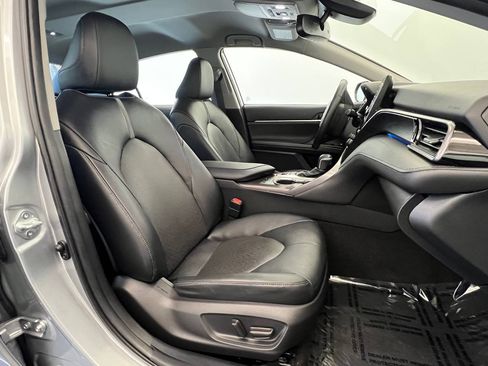 Used 2021 Toyota Camry XLE image 12