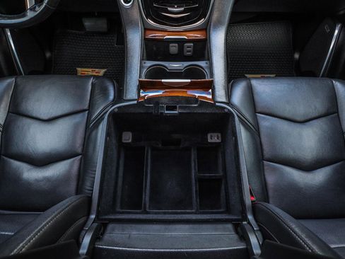 Used 2018 Cadillac Escalade Luxury image 36