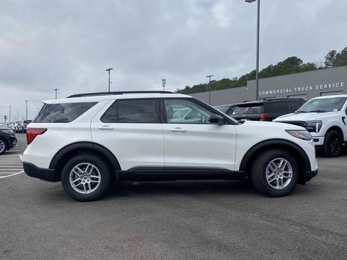 New 2026 Ford Explorer Active w/ Active Comfort Package image 2