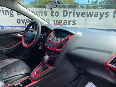 Used 2017 Ford Focus SE FWD image 14