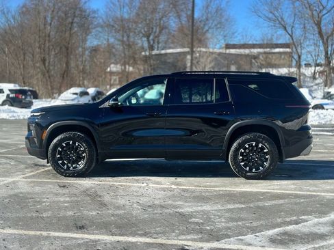 Used 2025 Chevrolet Traverse Z71 image 3