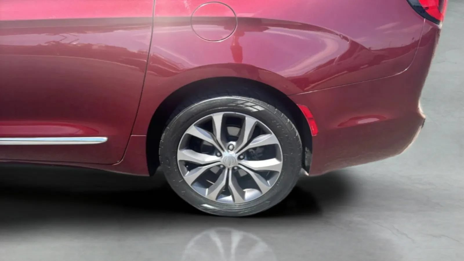 Used 2017 Chrysler Pacifica Limited FWD image 51