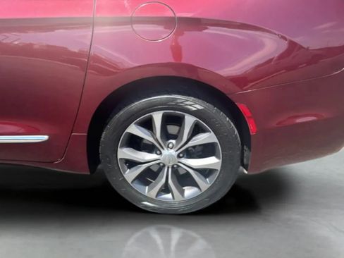 Used 2017 Chrysler Pacifica Limited FWD image 51
