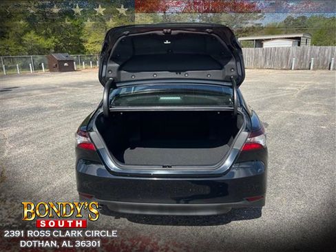 Used 2022 Toyota Camry LE image 14